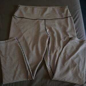 Nike Women's Dri-FIT Gingham Cropped Yoga Leggings